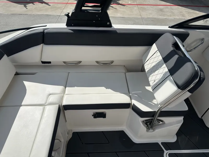 Slide: The Image of Bayliner D22I 2025 - 17