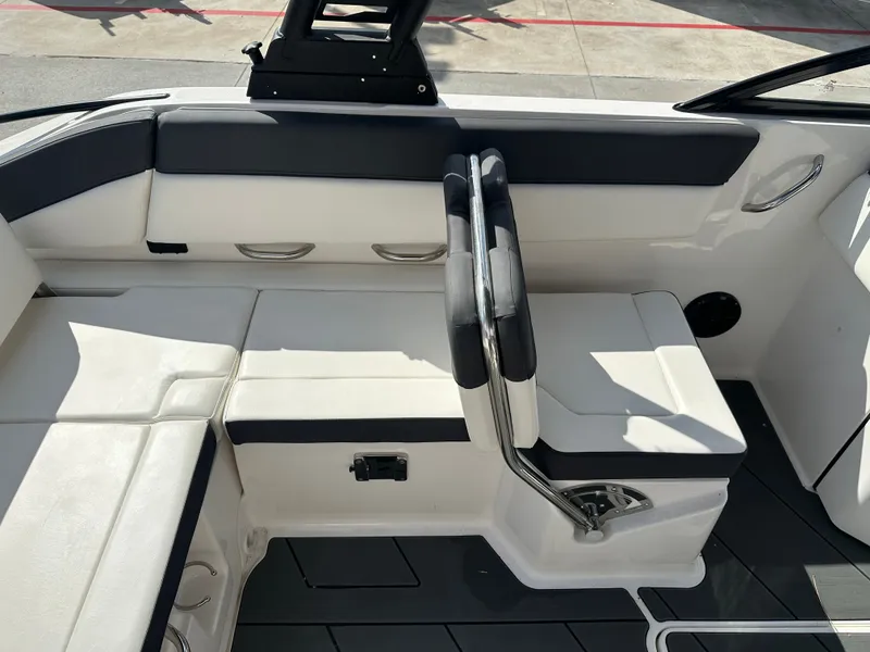 Slide: The Image of Bayliner D22I 2025 - 19