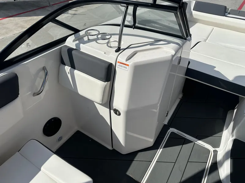 Slide: The Image of Bayliner D22I 2025 - 20