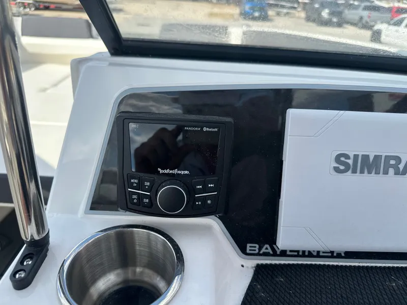 Slide: The Image of Bayliner D22I 2025 - 26