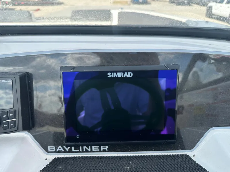 Slide: The Image of Bayliner D22I 2025 - 27