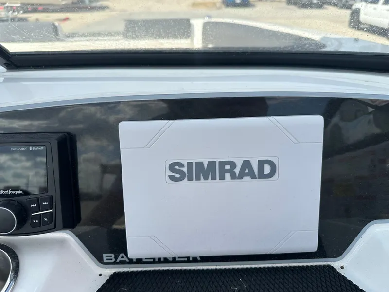 Slide: The Image of Bayliner D22I 2025 - 28