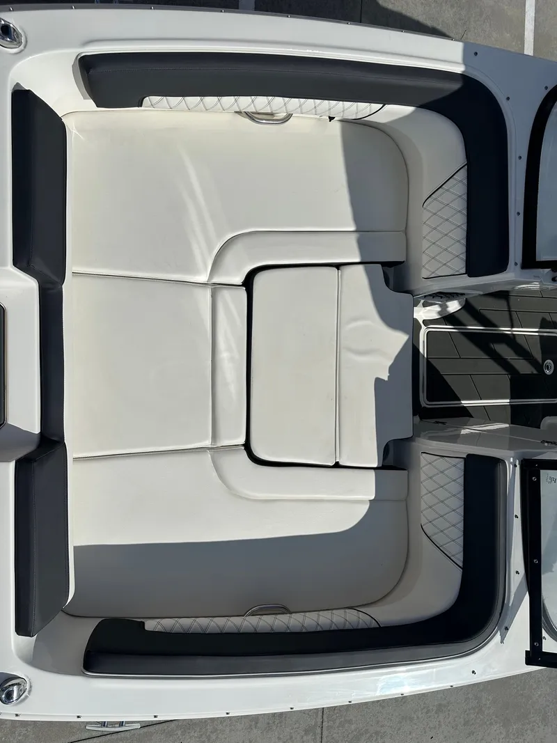 Slide: The Image of Bayliner D22I 2025 - 34