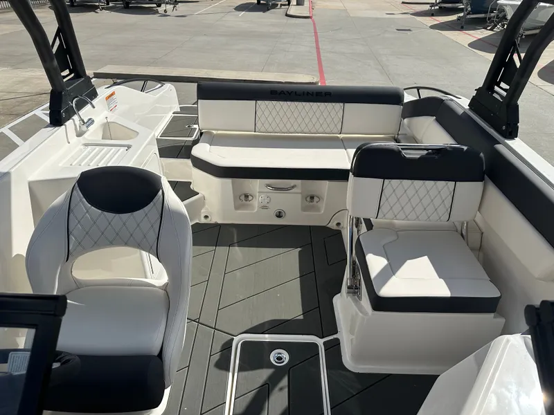 Slide: The Image of Bayliner D22I 2025 - 38