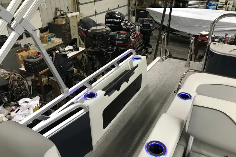 Slide: The Image of 2026 Avalon Venture 85 Versatile rear bench in a workshop with Mercury engines. - 14