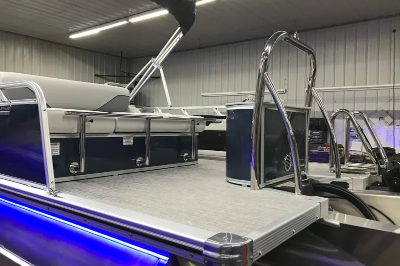 Slide: The Image of 2026 Avalon Venture 85 Versatile rear bench with sleek design and modern features. - 25