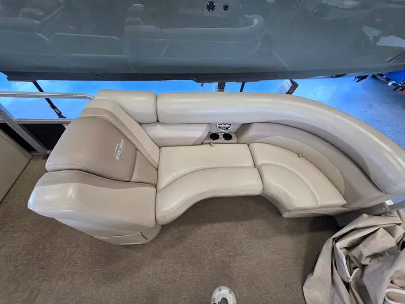 Slide: The Image of Interior of a 2012 Sylvan Mirage 8522 pontoon boat. - 5
