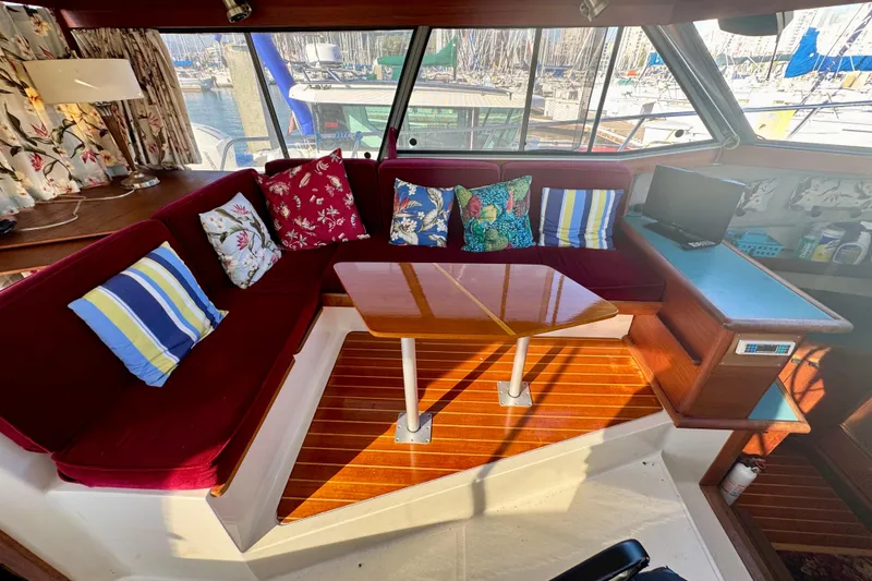 Slide: The Image of Interior of 1989 Bayliner 3288 Motoryacht with cozy seating and colorful cushions. - 7