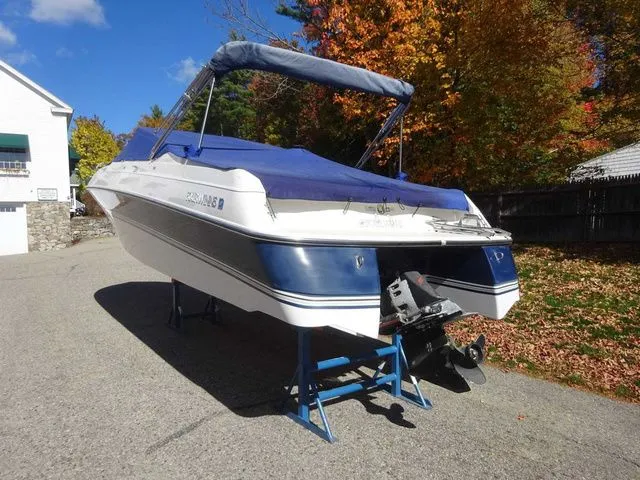 Slide: The Image of Four Winns 240 Horizon 1995 - 3