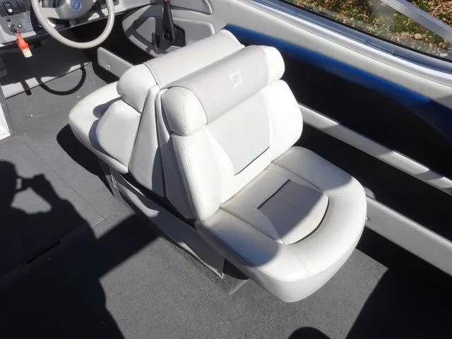 Slide: The Image of Four Winns 240 Horizon 1995 - 7