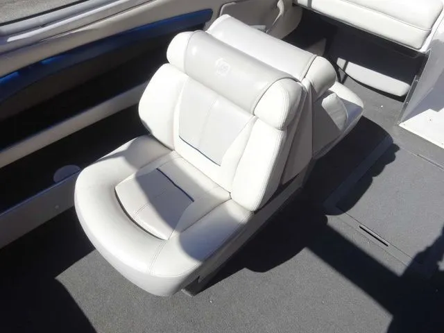 Slide: The Image of Four Winns 240 Horizon 1995 - 9