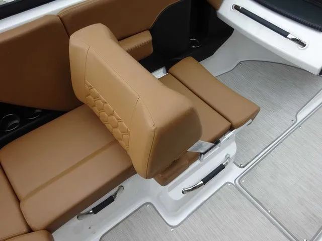 Slide: The Image of Four Winns H2 2023 - 10