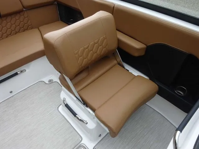 Slide: The Image of Four Winns H2 2023 - 11