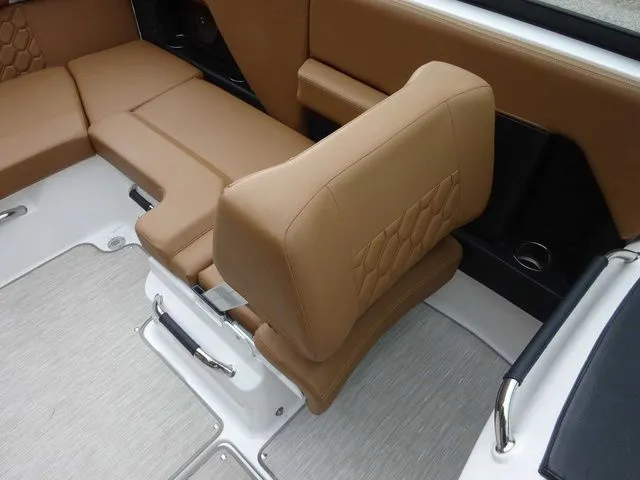 Slide: The Image of Four Winns H2 2023 - 14