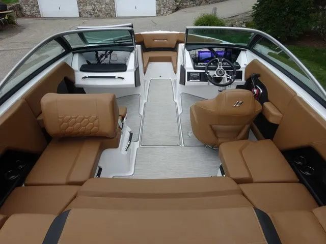 Slide: The Image of Four Winns H2 2023 - 6