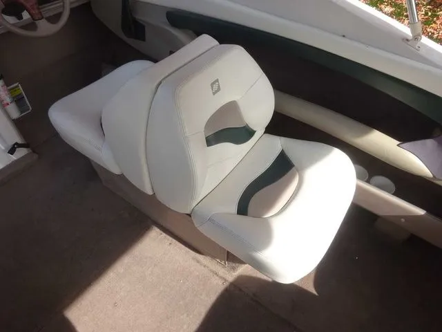 Slide: The Image of Four Winns 205 Sundowner 1998 - 7