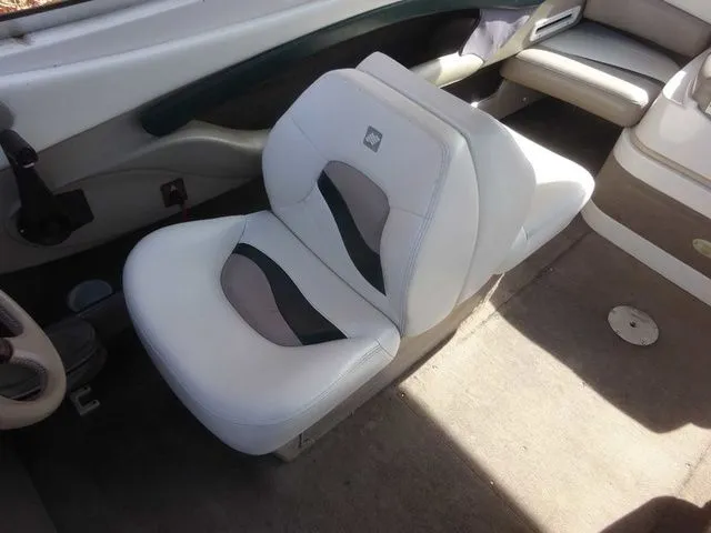 Slide: The Image of Four Winns 205 Sundowner 1998 - 8