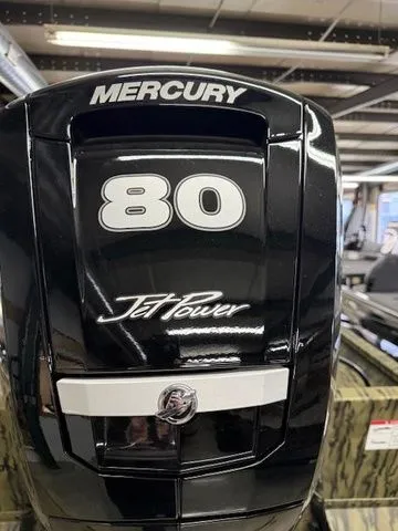 Slide: The Image of Lowe Roughneck Center Console RX1760 Pathfinder 2026 - 6