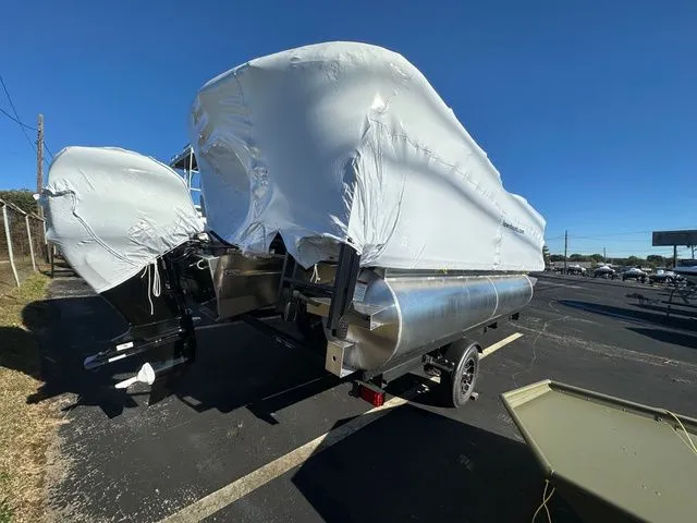 Slide: The Image of Lowe LS L-Shaped 170 2026 - 4