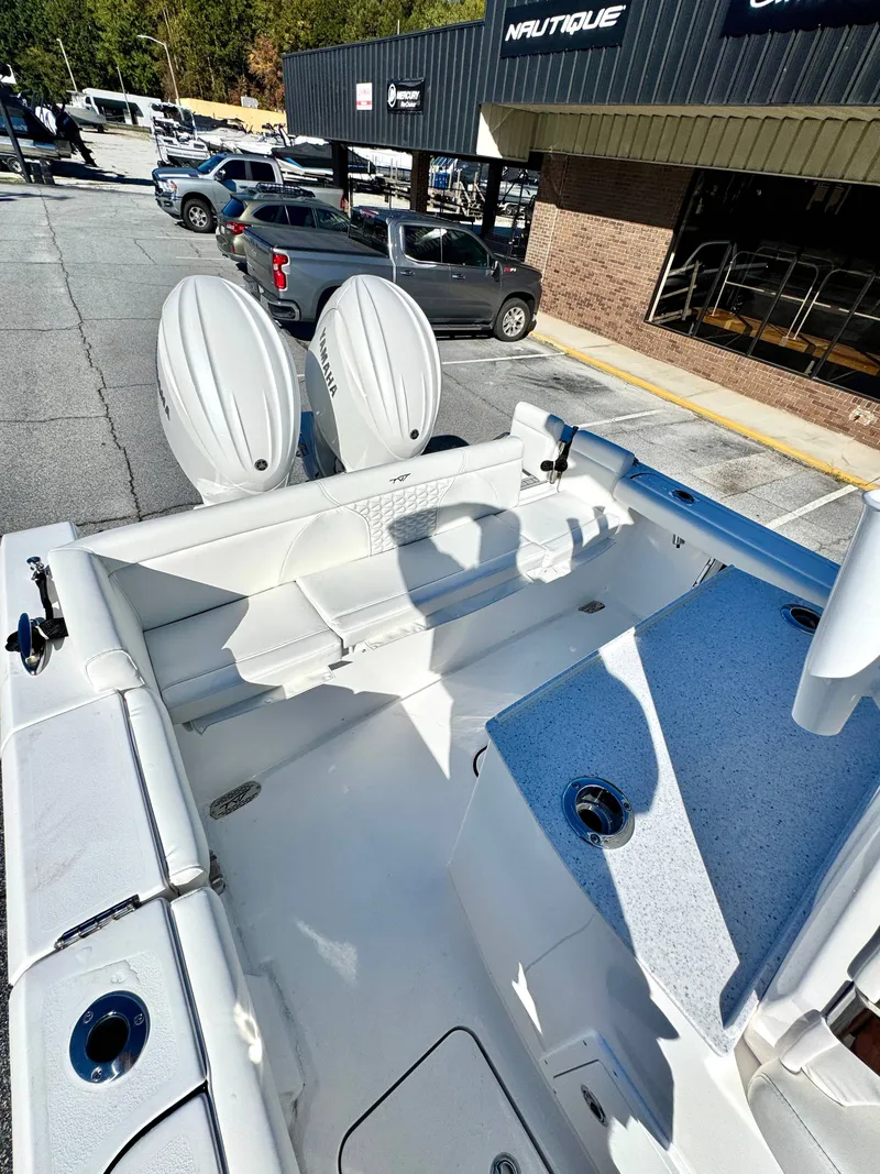 Slide: The Image of Tidewater 272 LXF 2026 - 19