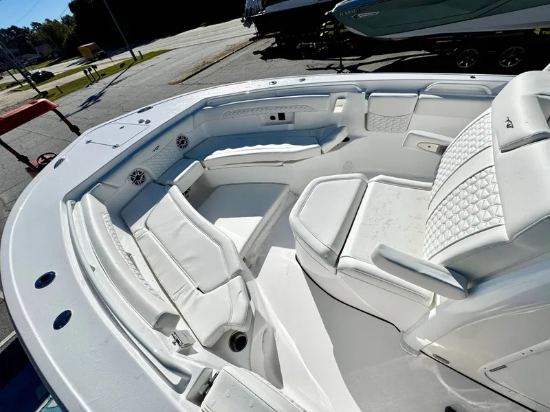 Slide: The Image of Tidewater 272 LXF 2026 - 7