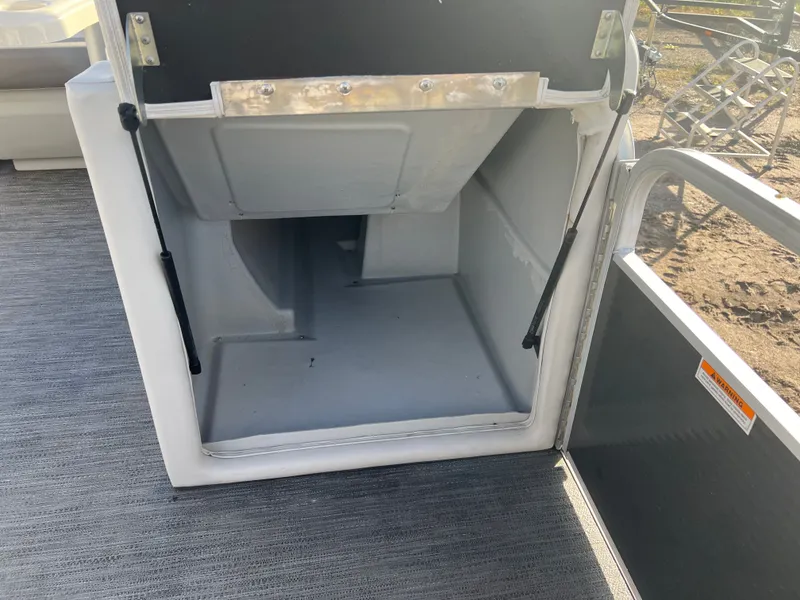 Slide: The Image of Sweetwater 2086 Cruise Pontoon 2023 - 15