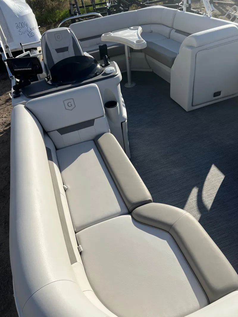 Slide: The Image of Sweetwater 2086 Cruise Pontoon 2023 - 19