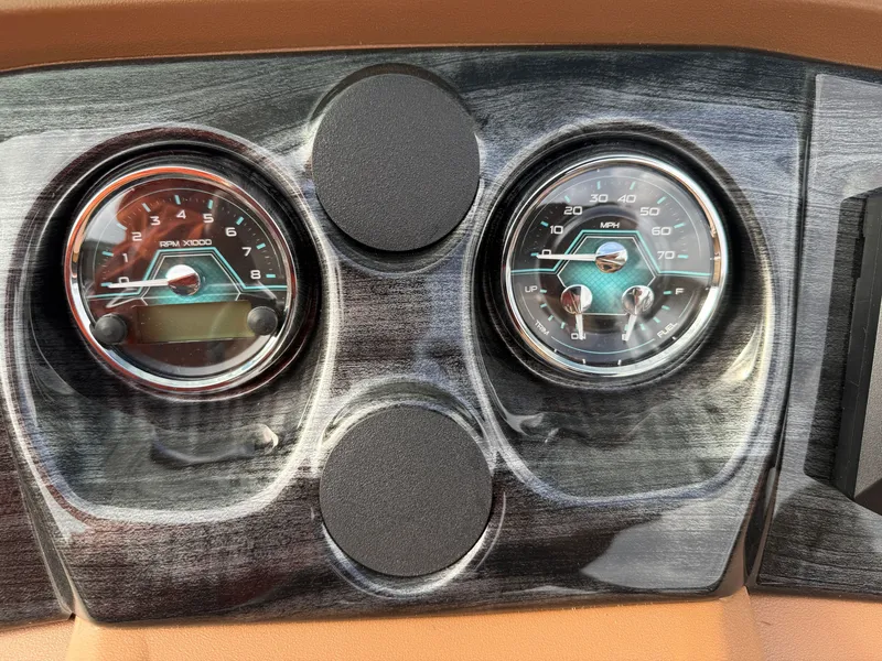 Slide: The Image of Tahoe LTZ 2385 Cruise Rear Bench (CRB) & Honda 4-Stroke EFI 2025 - 15