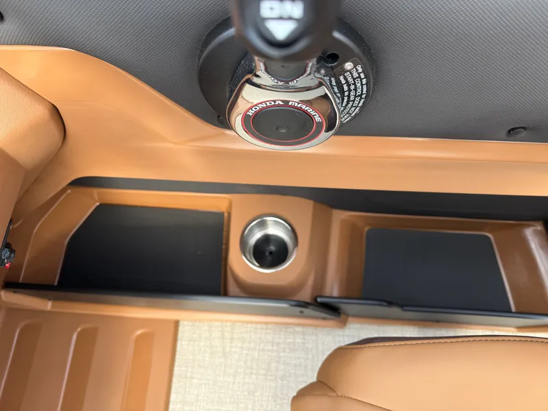 Slide: The Image of Tahoe LTZ 2385 Cruise Rear Bench (CRB) & Honda 4-Stroke EFI 2025 - 17