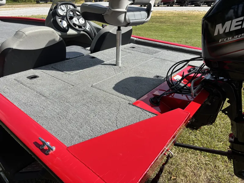 Slide: The Image of Tracker 175 TXW 2017 - 8