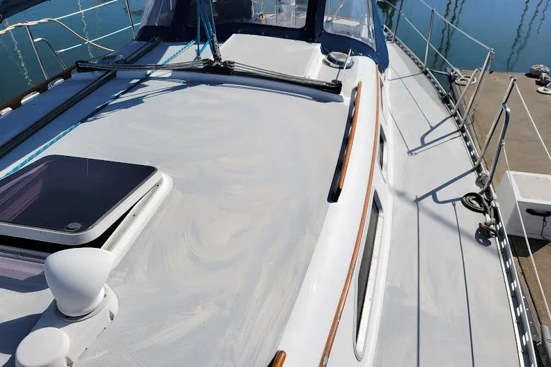 Slide: The Image of 1988 Freedom Yachts FREEDOM 36 sailboat showing unclutered cabin top and side deck - 5