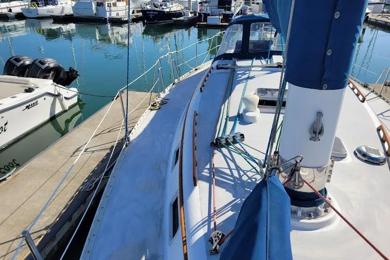 Slide: The Image of 1988 Freedom Yachts FREEDOM 36 sailboat docked in a marina, showcasing neatly organize line management and mast colar. - 6