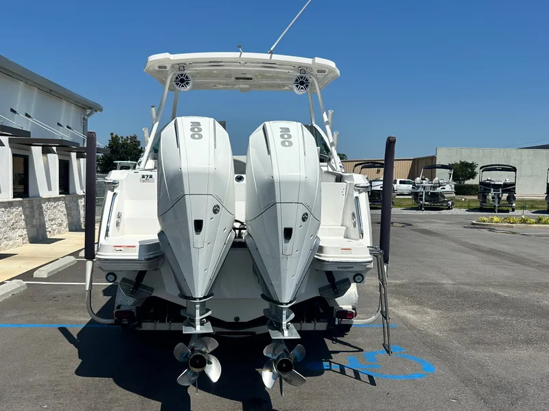 Slide: The Image of Blackfin 272 DC 2019 - 8