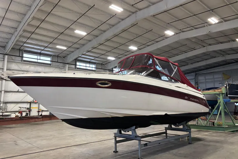 Slide: The Image of 1999 Regal 2850 LSC boat in a spacious indoor storage facility. - 14