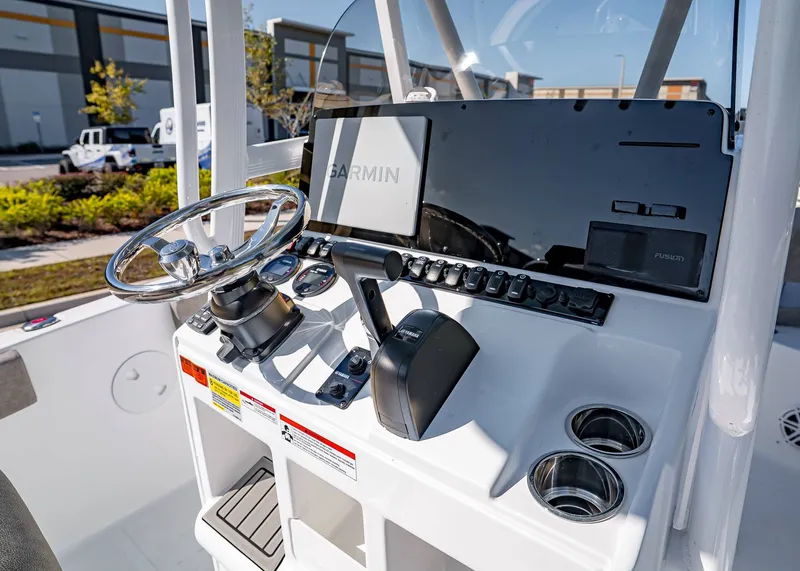 Slide: The Image of Sea Hunt Ultra 229 2026 - 15