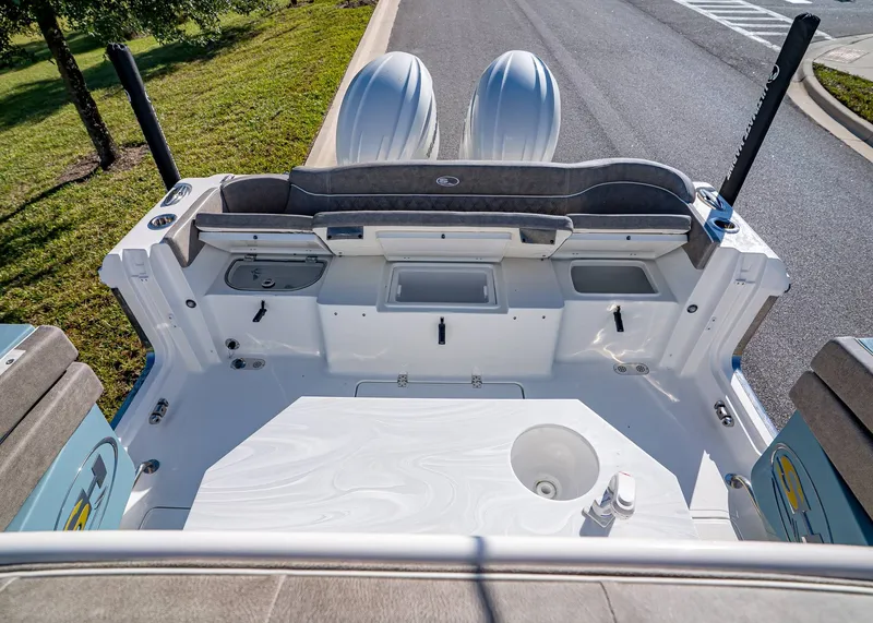 Slide: The Image of Sea Hunt Ultra 275 CB 2026 - 12