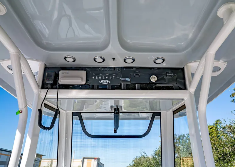 Slide: The Image of Sea Hunt Ultra 275 CB 2026 - 19