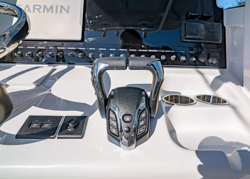 Slide: The Image of Sea Hunt Ultra 275 CB 2026 - 23