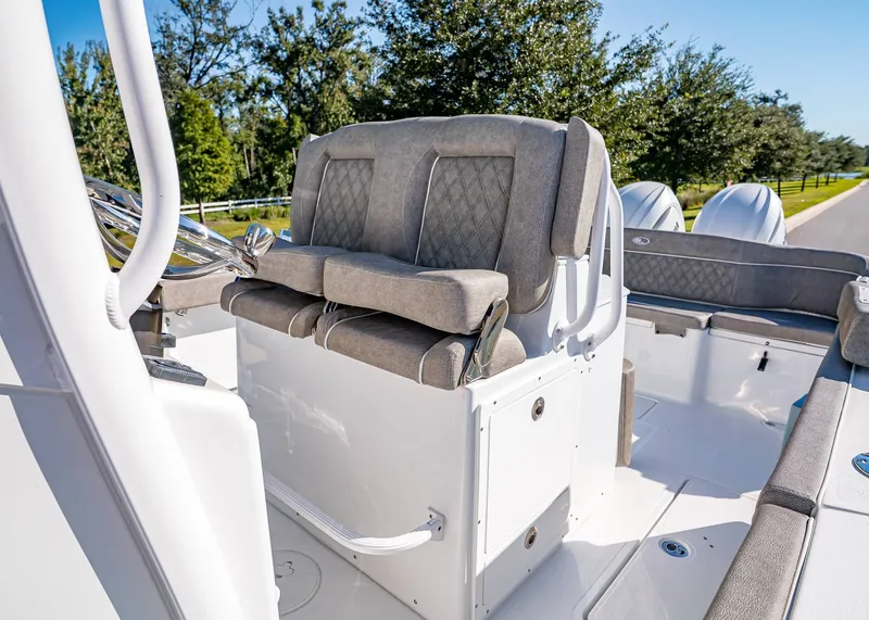 Slide: The Image of Sea Hunt Ultra 275 CB 2026 - 25