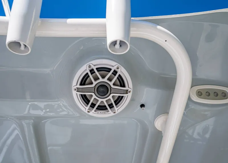 Slide: The Image of Sea Hunt Ultra 275 CB 2026 - 28