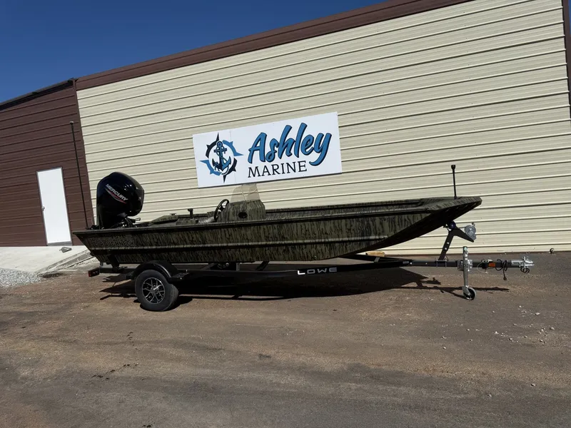 Slide: The Image of Lowe Roughneck 1860SC 2026 - 2