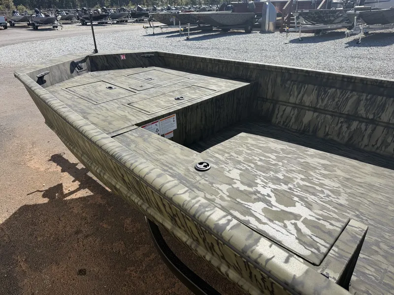 Slide: The Image of Lowe Roughneck 1860DLX 2026 - 4