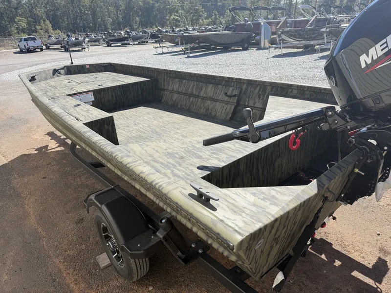 Slide: The Image of Lowe Roughneck 1860DLX 2026 - 7