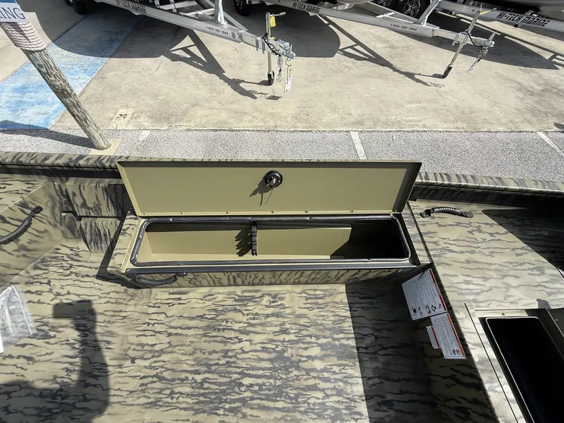 Slide: The Image of Lowe Roughneck Tiller 1760 Deluxe 2026 - 5