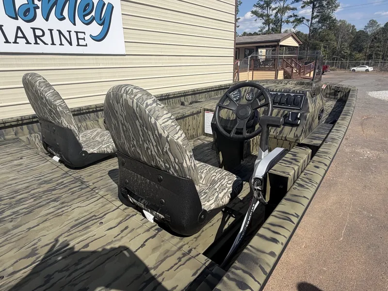 Slide: The Image of Lowe Roughneck 1756SC 2026 - 4