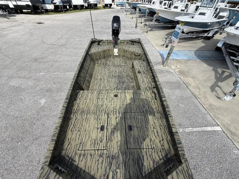 Slide: The Image of Lowe Roughneck Tiller 1760 Deluxe 2026 - 8