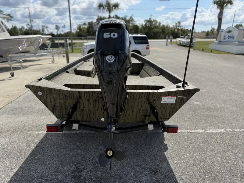 Slide: The Image of Lowe Roughneck Tiller 1760 Deluxe 2026 - 3