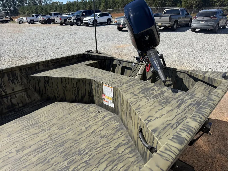 Slide: The Image of Lowe Roughneck 1860DLX 2026 - 8