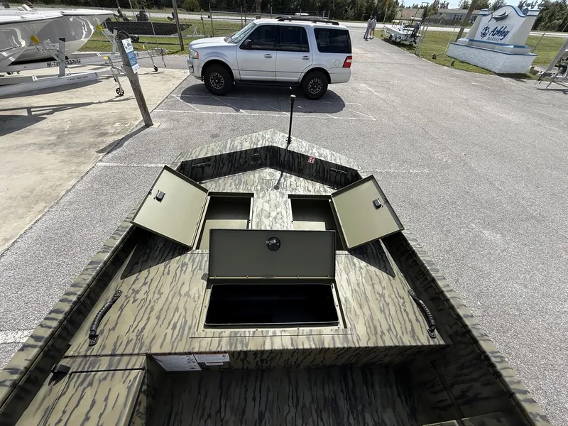 Slide: The Image of Lowe Roughneck Tiller 1760 Deluxe 2026 - 3