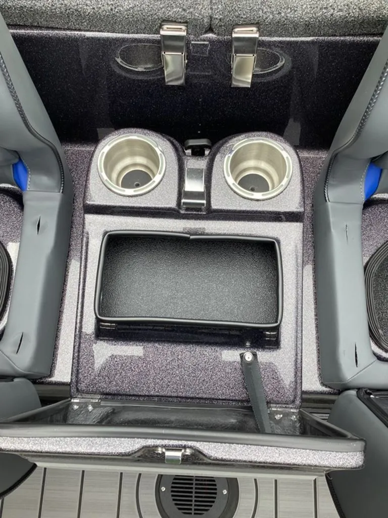 Slide: The Image of Bass Cat Cougar FTD SP 2026 - 31